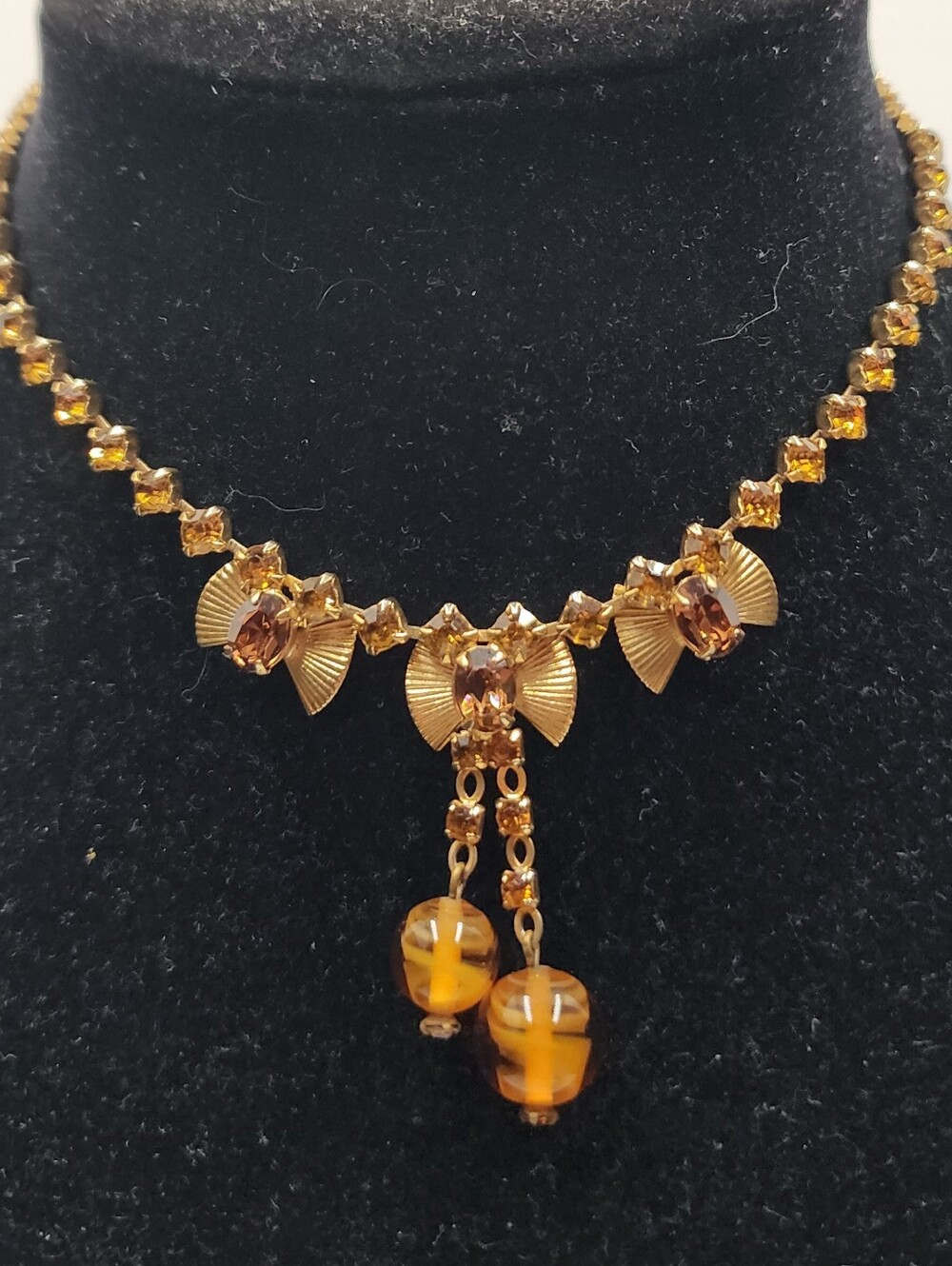 Leo Glass Rhinestone Pendant Necklace 16 inch Vintage Goldtone Choker Art Deco